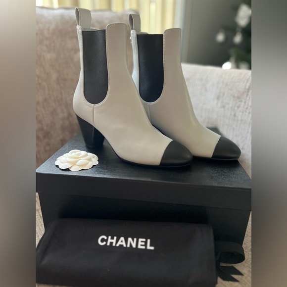 Chanel CC Logo grey and black  ankle boots 💥New Collection 💥